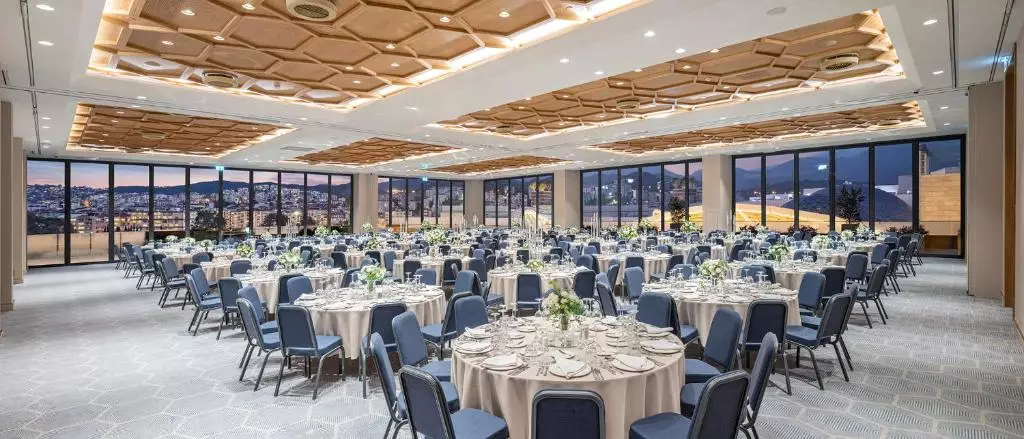 رستوران HYATT REGENCY